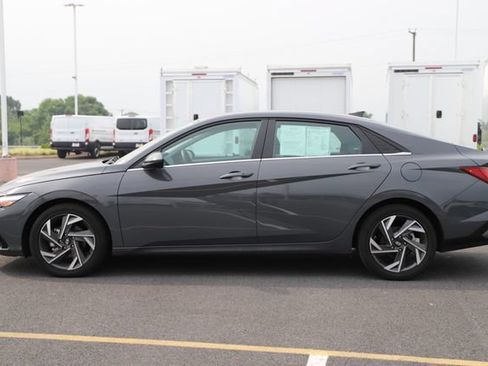 Used 2025 Hyundai Elantra SEL FWD image 4