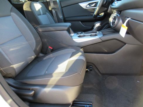 New 2025 Chevrolet Blazer LT image 9