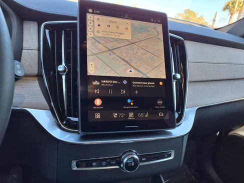 New 2026 Volvo XC90 B5 Plus image 16