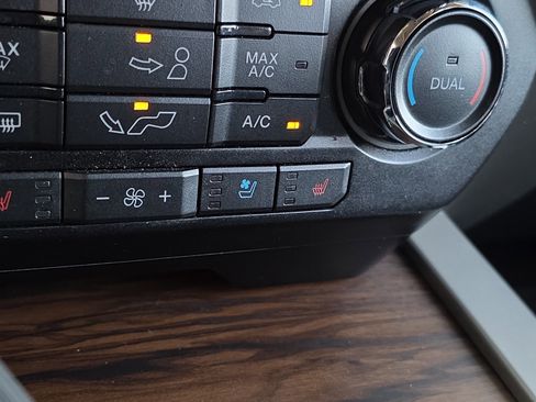 Used 2018 Ford F150 Lariat image 27