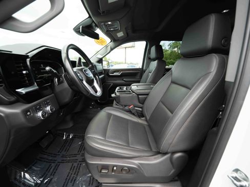 Used 2025 GMC Sierra 1500 SLT AWD/4WD image 9