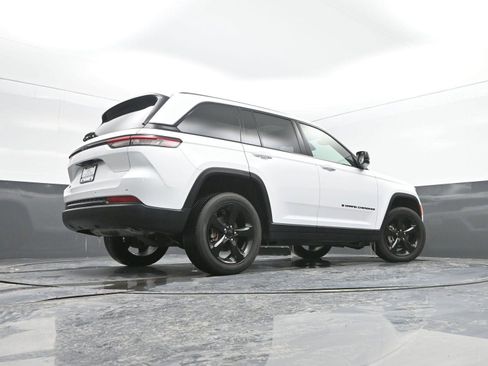 Used 2023 Jeep Grand Cherokee Altitude image 31