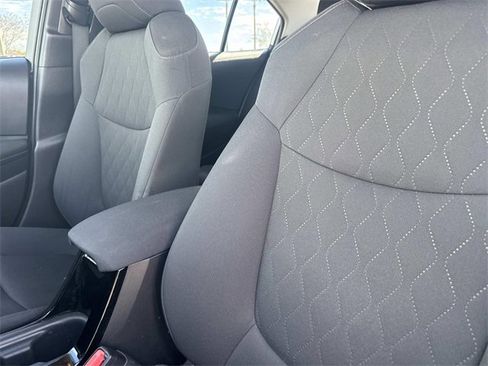 Used 2022 Toyota Corolla LE image 18