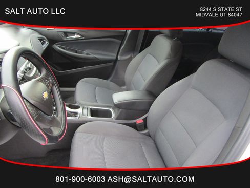 Used 2018 Chevrolet Cruze LT w/ Convenience Package image 18
