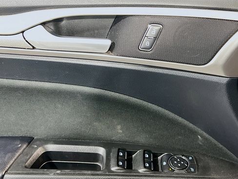 Used 2019 Ford Fusion SE image 14