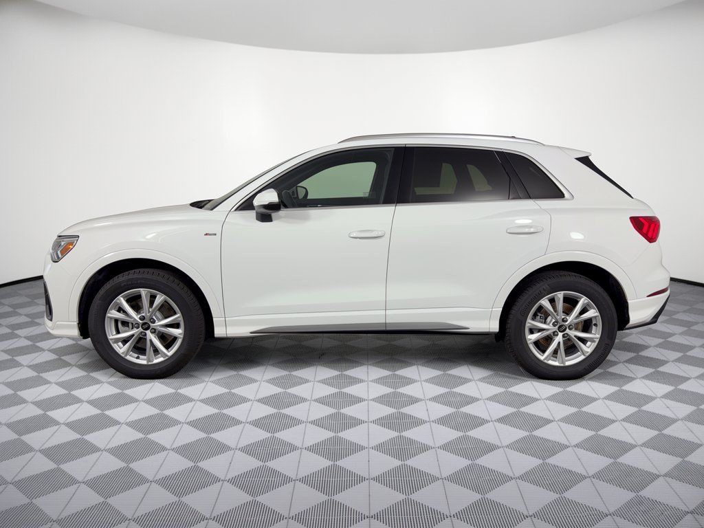 Used 2025 Audi Q3 2.0T Premium w/ Convenience Package AWD/4WD image 2