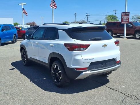 Used 2022 Chevrolet TrailBlazer LT w/ Convenience Package FWD image 6
