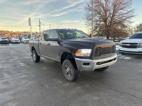 Used 2017 RAM 3500 Tradesman w/ Chrome Appearance Group image 3