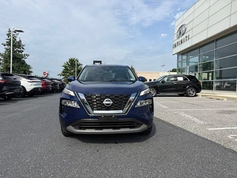 Used 2023 Nissan Rogue SV AWD/4WD image 2