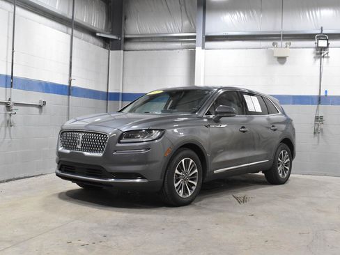 Used 2023 Lincoln Nautilus Reserve AWD/4WD image 2