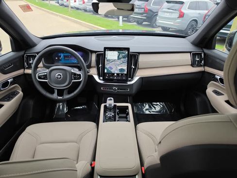 Used 2025 Volvo XC90 B5 Plus AWD/4WD image 11