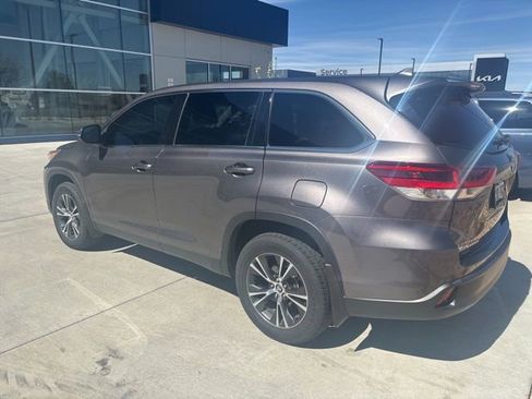 Used 2019 Toyota Highlander Plus image 3