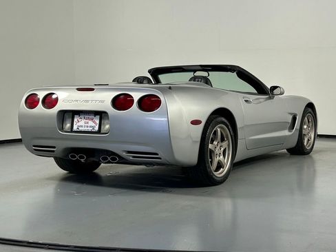 Used 2004 Chevrolet Corvette Convertible w/ Preferred Equipment Group RWD image 4