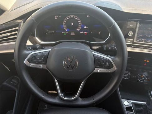 Used 2023 Volkswagen Jetta SE FWD image 22