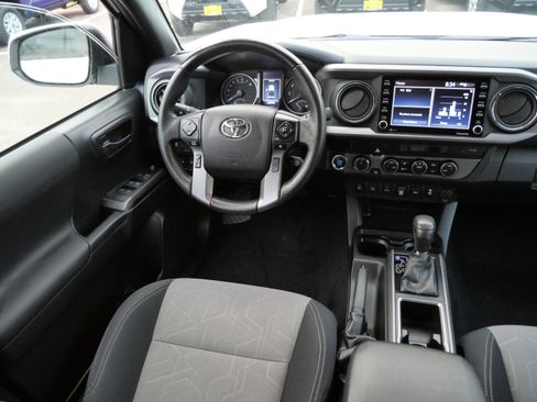 Certified 2022 Toyota Tacoma TRD Off-Road image 10