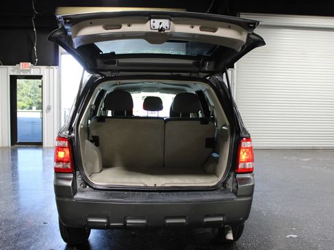 Used 2011 Ford Escape XLS w/ 101A Rapid Spec Order Code FWD image 25