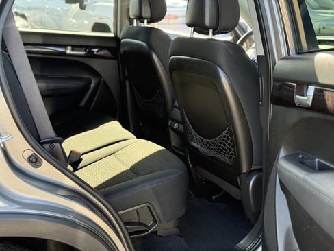Used 2014 Kia Sorento LX FWD image 9