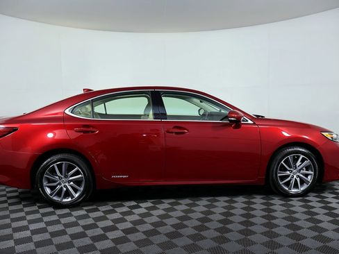 Used 2018 Lexus ES 300h w/ Luxury Package image 7