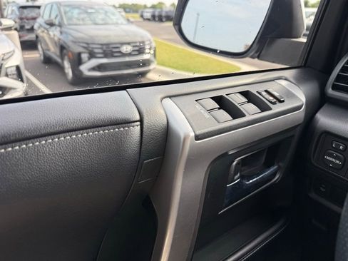 Used 2018 Toyota 4Runner SR5 Premium AWD/4WD image 12