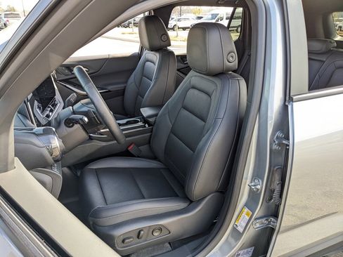 Used 2025 Chevrolet Equinox LT w/ Convenience Package II image 34