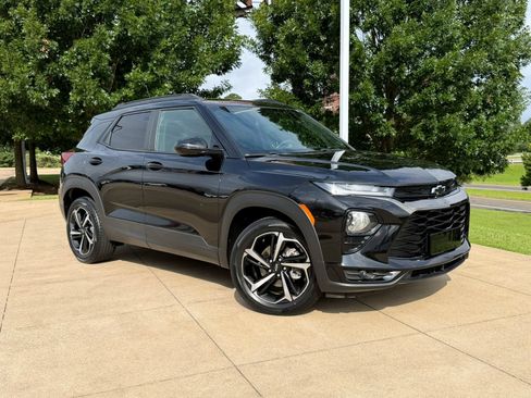 Used 2022 Chevrolet TrailBlazer RS FWD image 1