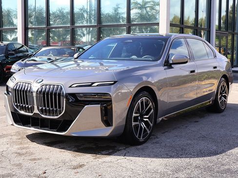 Used 2025 BMW 740i image 12