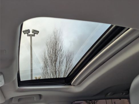 Used 2022 Toyota Highlander XLE image 20