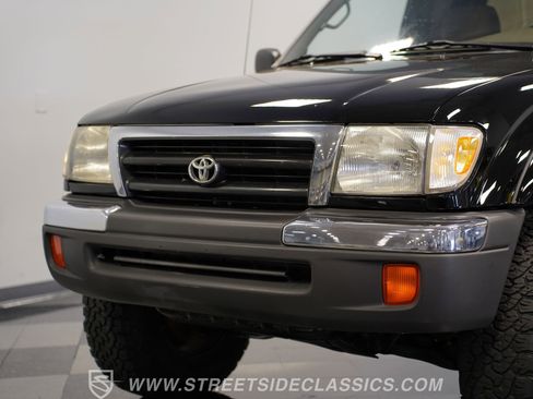 Used 1998 Toyota Tacoma 4x4 w/ SR5 Package image 19