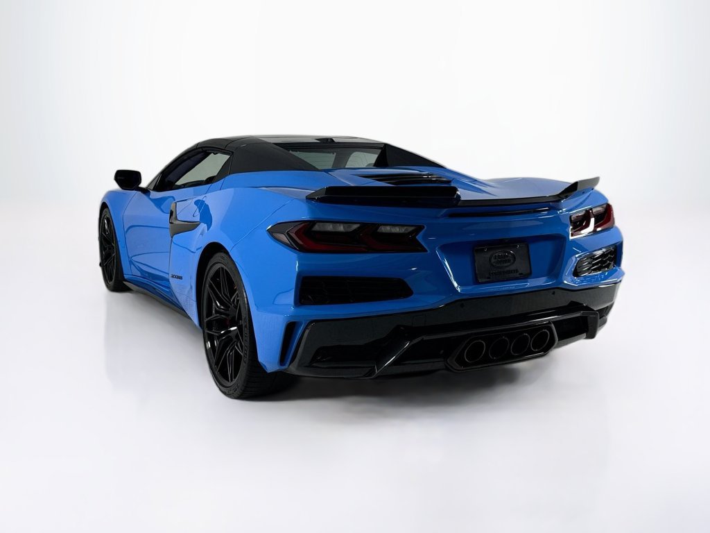 Used 2025 Chevrolet Corvette Z06 w/ Stealth Interior Trim Package RWD image 3