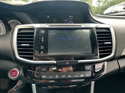 Used 2017 Honda Accord Touring image 15