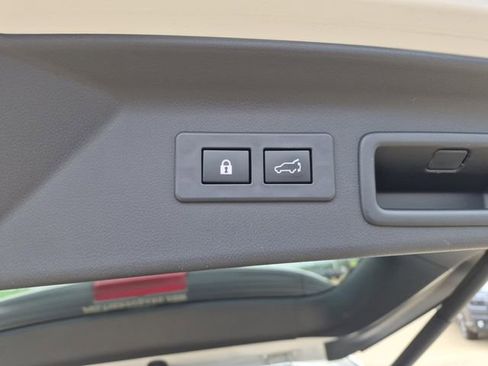 Used 2025 Subaru Forester Premium AWD/4WD image 14