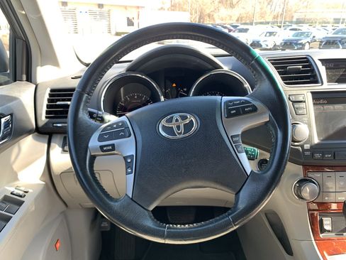Used 2011 Toyota Highlander Limited image 18