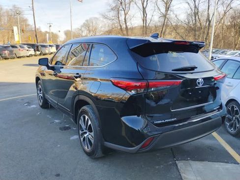 Used 2021 Toyota Highlander XLE image 4
