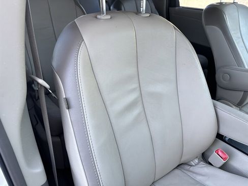 Used 2013 Toyota Sienna Limited image 31