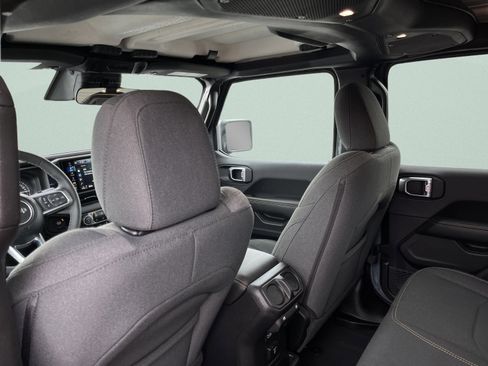 Used 2025 Jeep Wrangler Sahara w/ Safety Group image 26