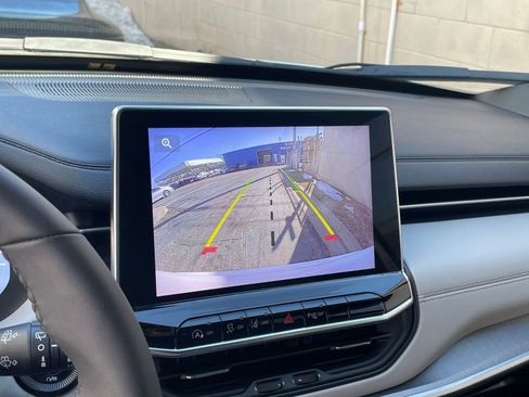 Used 2025 Jeep Compass Limited image 24