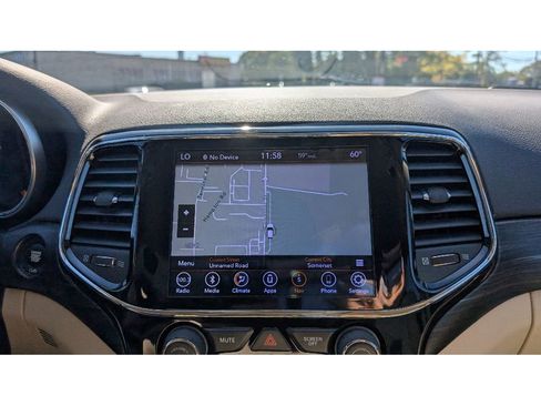 Used 2019 Jeep Grand Cherokee Laredo w/ 18" Wheel & 8.4" Radio Group image 27