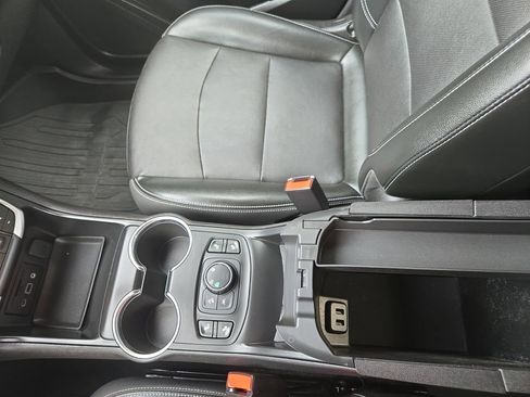 Used 2024 GMC Terrain SLT w/ Elevation Edition image 28