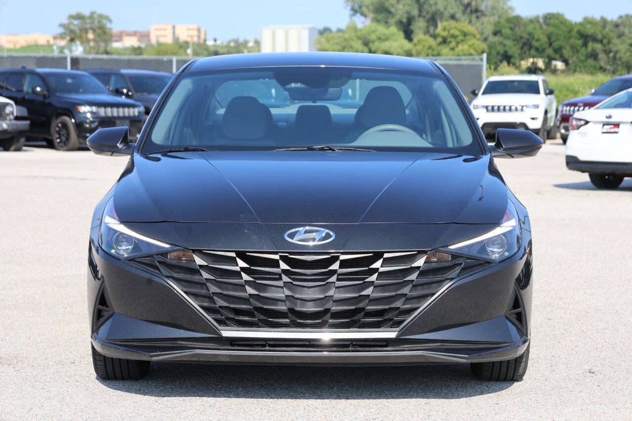 Used 2022 Hyundai Elantra SEL FWD image 2