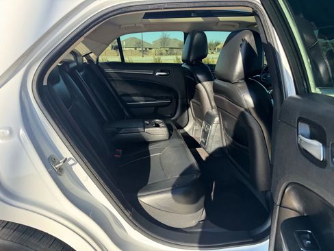 Used 2017 Chrysler 300 Limited w/ Value Package image 42