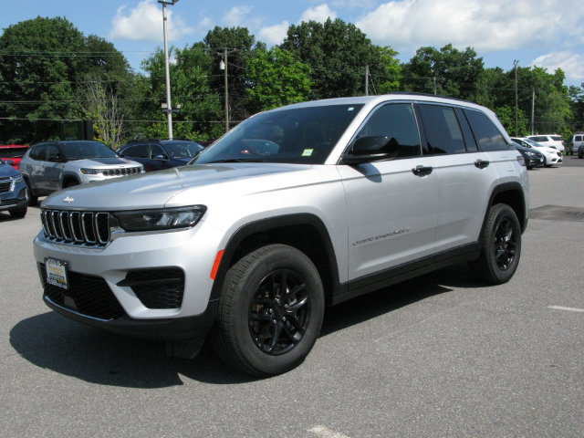 Used 2024 Jeep Grand Cherokee Laredo X w/ Luxury Tech Group I AWD/4WD image 10