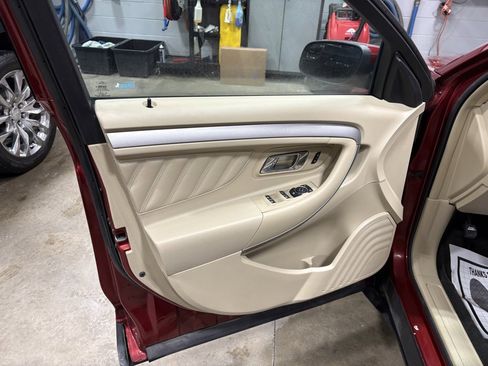 Used 2013 Ford Taurus SEL image 12