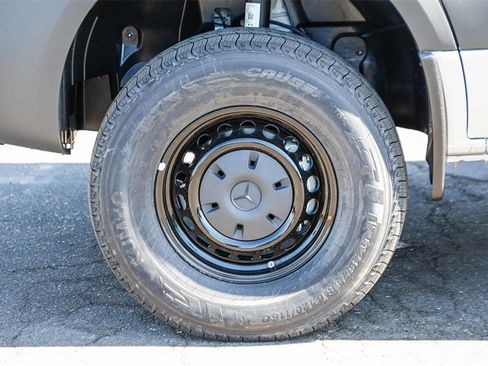 New 2025 Mercedes-Benz Sprinter 2500 image 9