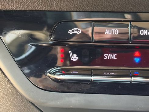Used 2023 Buick Envision Essence FWD image 33