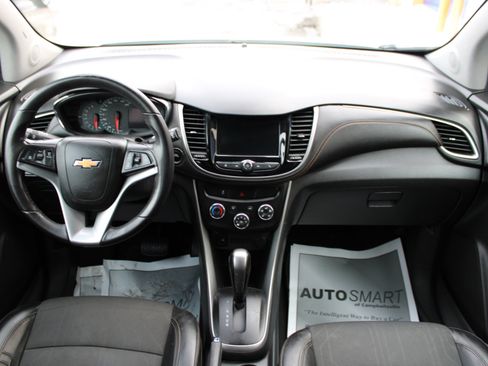 Used 2021 Chevrolet Trax LT w/ LT Convenience Package image 38