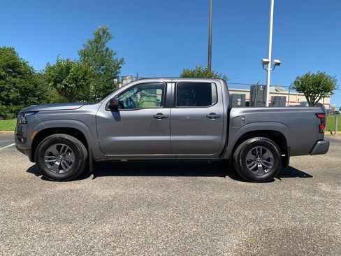 Used 2025 Nissan Frontier SV w/ SV Convenience Package RWD image 5