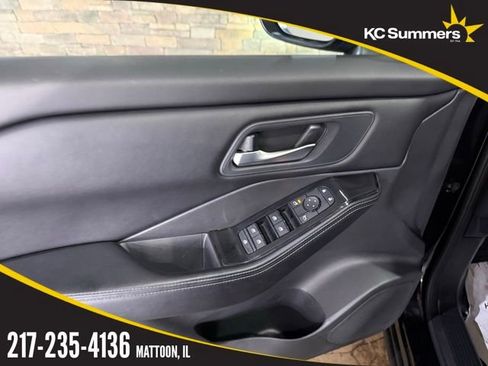 Used 2025 Nissan Rogue SV image 9