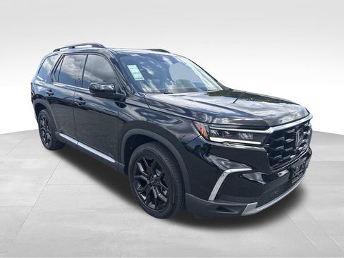 Used 2025 Honda Pilot Touring image 6