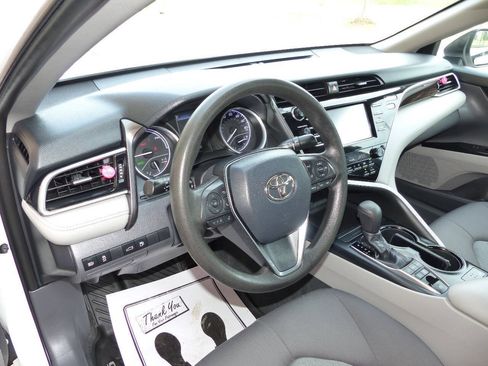 Used 2018 Toyota Camry LE FWD image 22