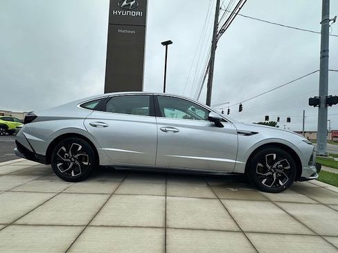 New 2025 Hyundai Sonata SEL image 3